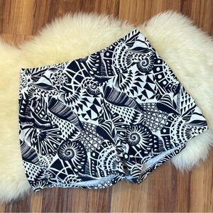 J McLaughlin Navy White Catalina Cloth Shorts • Size S